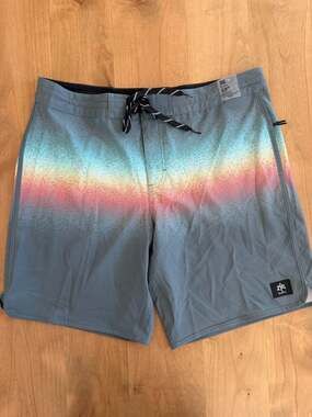 Nine Palms Men's Spray Fade Stretch Board Shorts Size 36 19 Inch Length